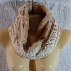 Fadivo Womens NWT Cowl Neck Scarf Soft Chenille Tan Warm Plush Lined Neutral